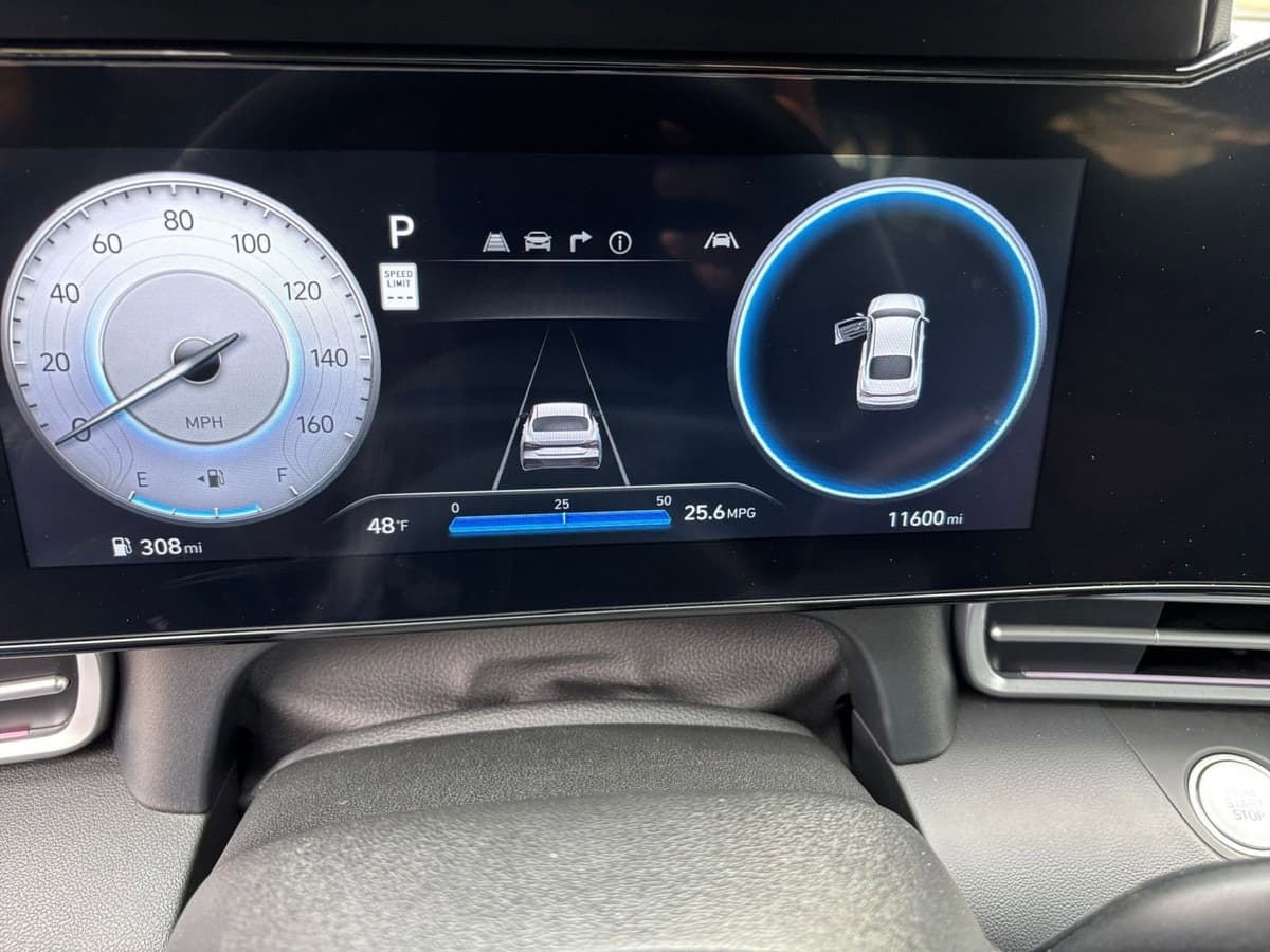 2025 Hyundai Elantra - Image 35