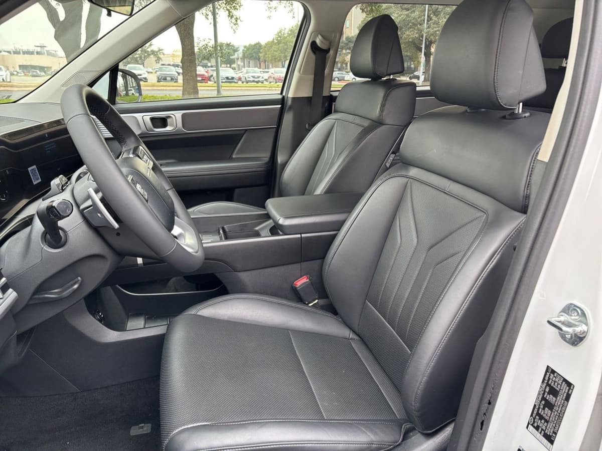 2025 Hyundai Santa Fe - Image 31