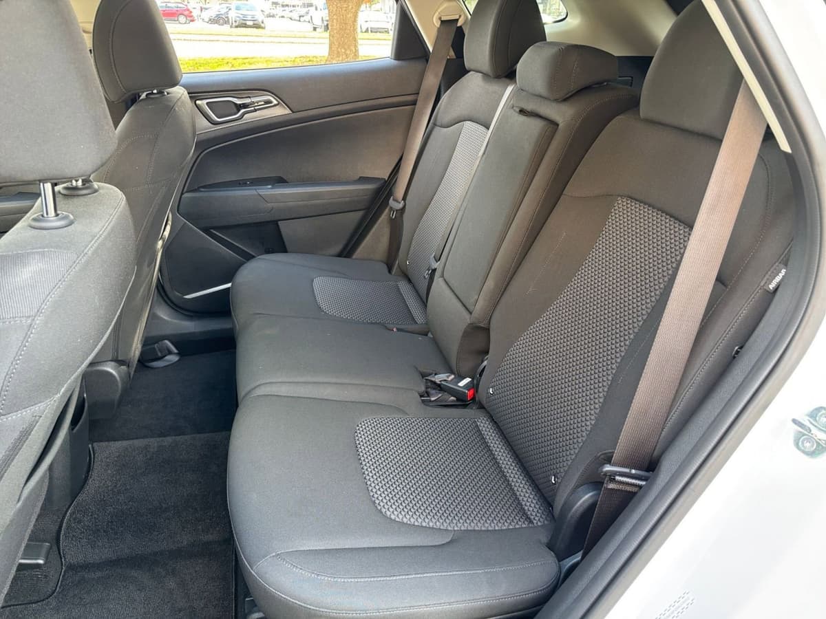 2025 Kia Sportage - Image 21