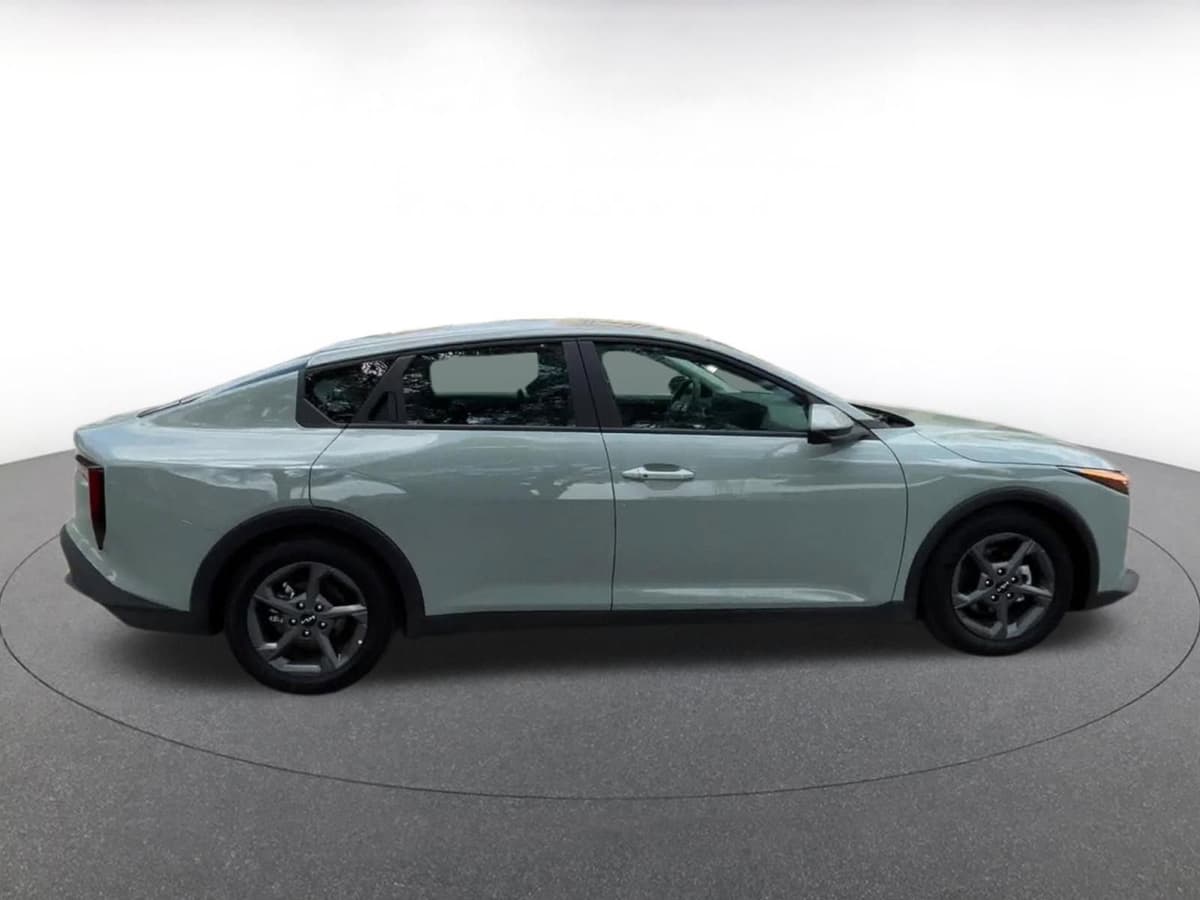 2025 Kia K4 - Image 16