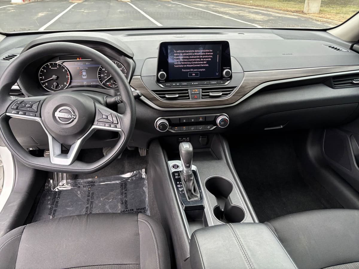 2025 Nissan Altima - Image 28