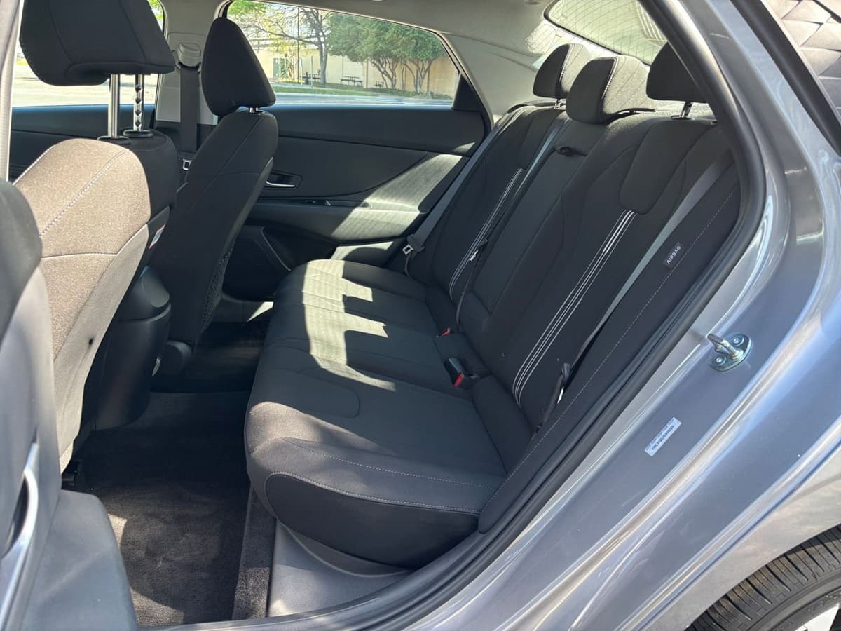 2025 Hyundai Elantra - Image 21
