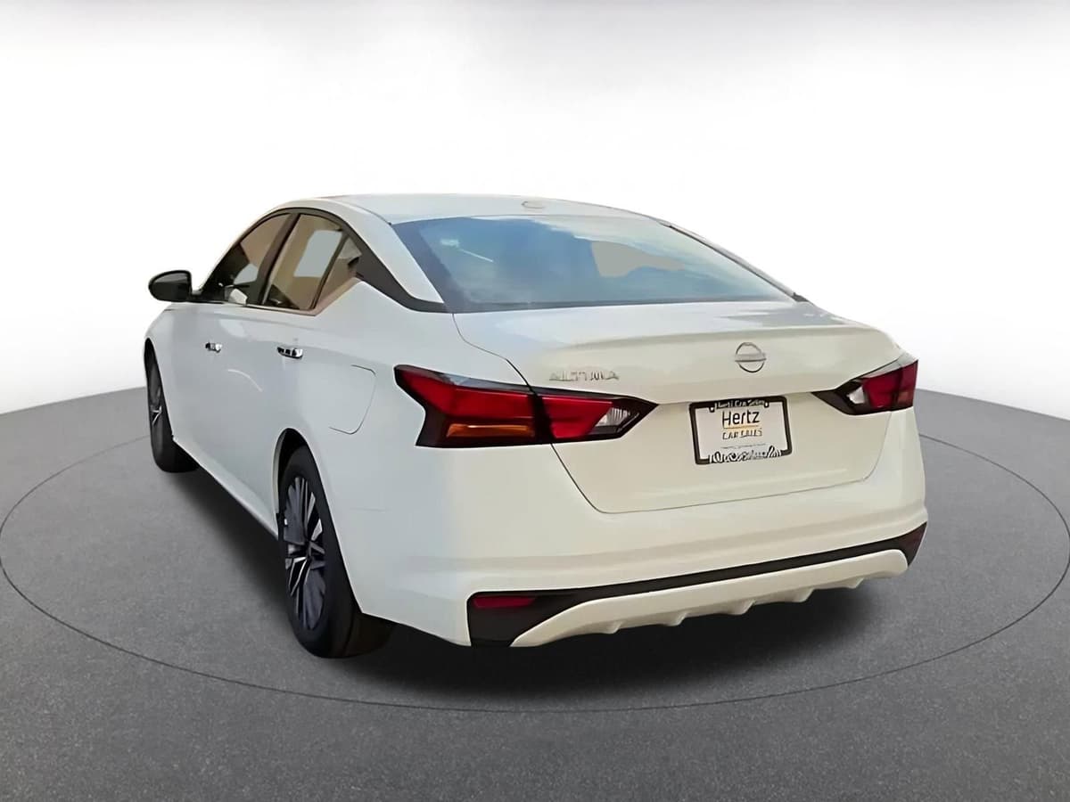 2025 Nissan Altima - Image 11