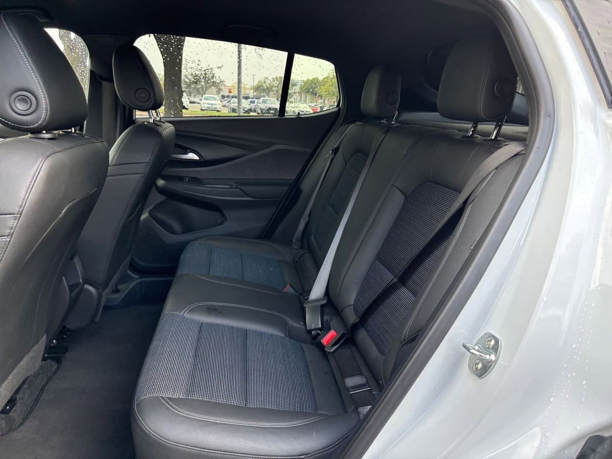 2025 Buick Envista - Image 21