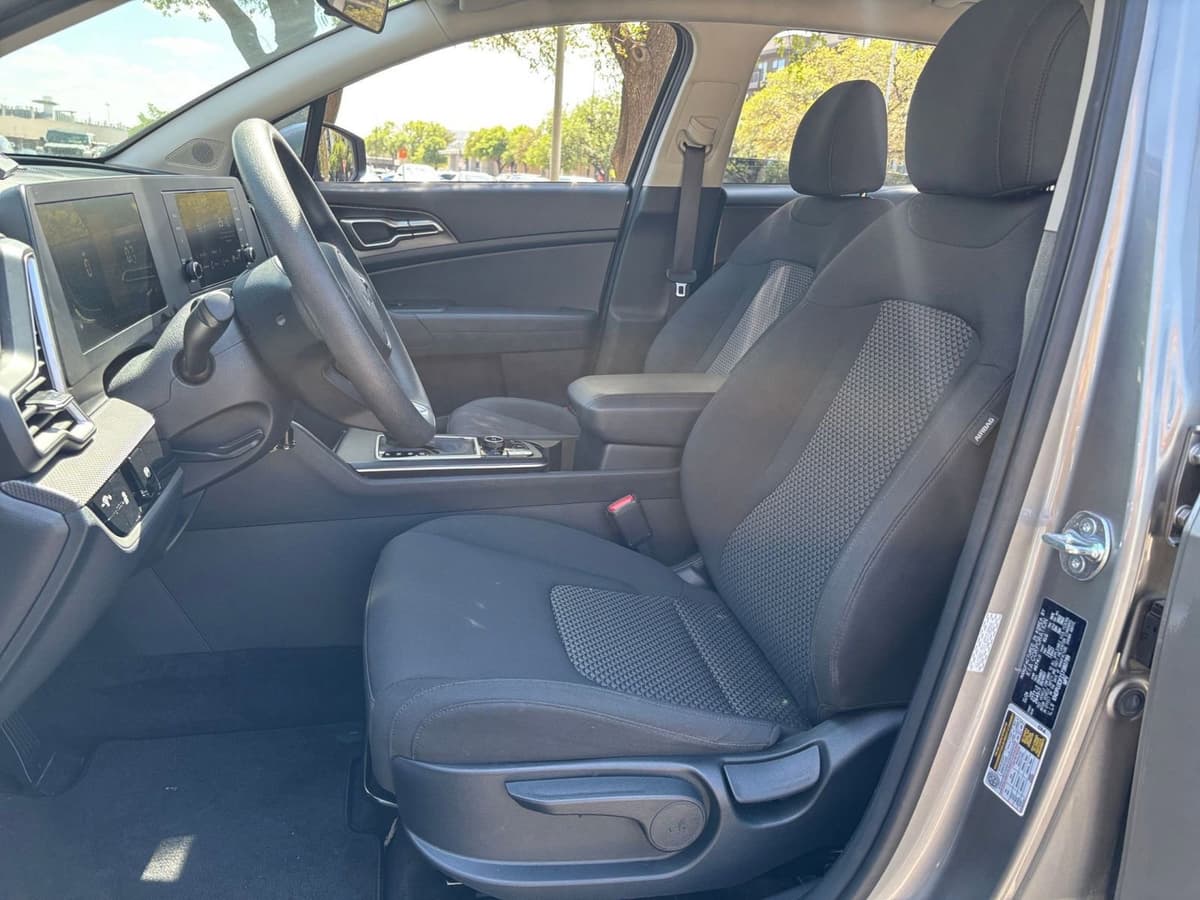 2025 Kia Sportage - Image 23