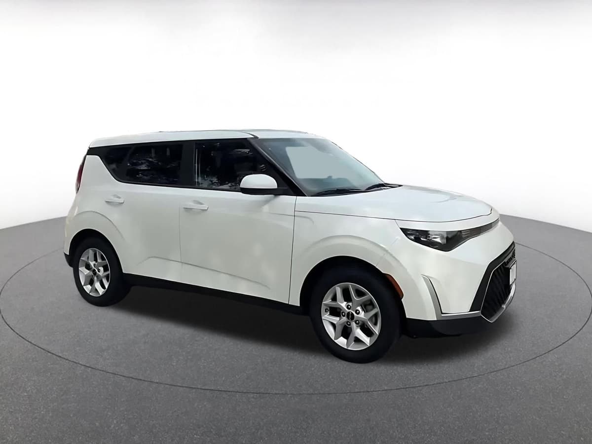 2025 Kia Soul - Image 2