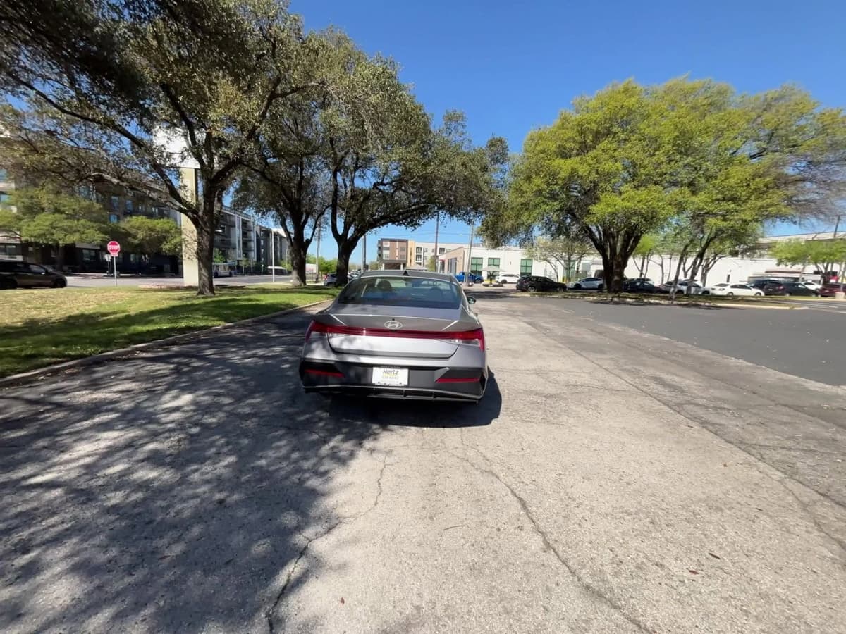 2025 Hyundai Elantra - Image 16