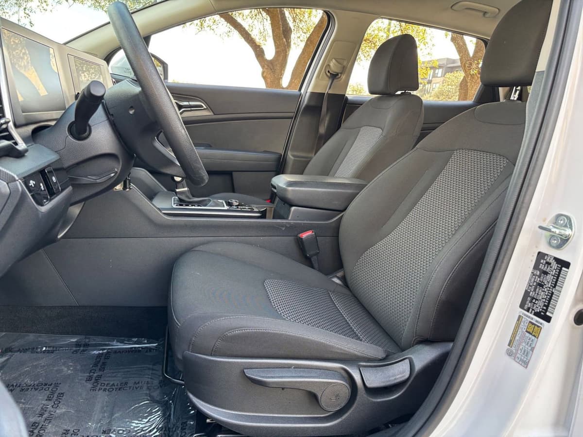 2025 Kia Sportage - Image 22
