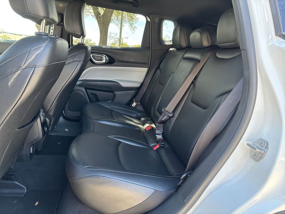 2025 Jeep Compass - Image 21