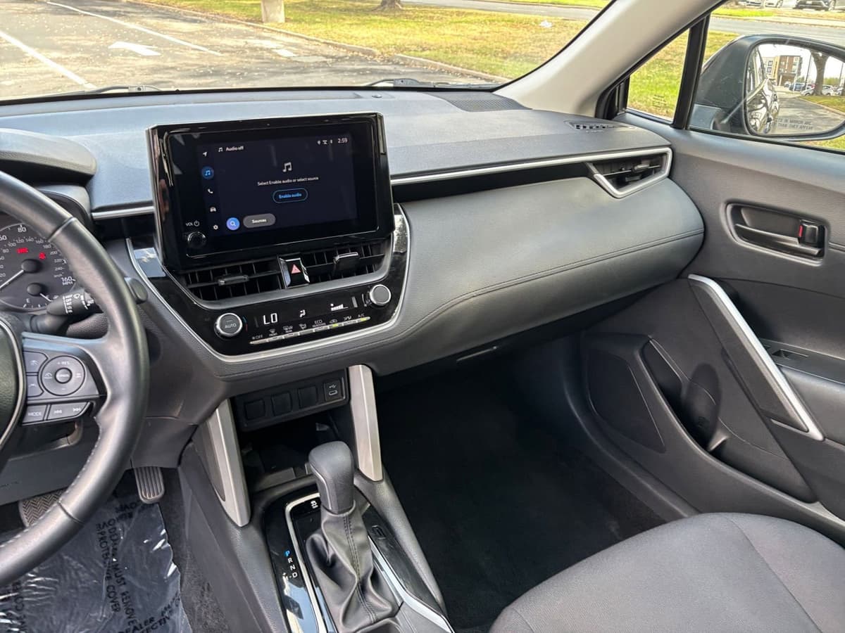2025 Toyota Corolla Cross - Image 30