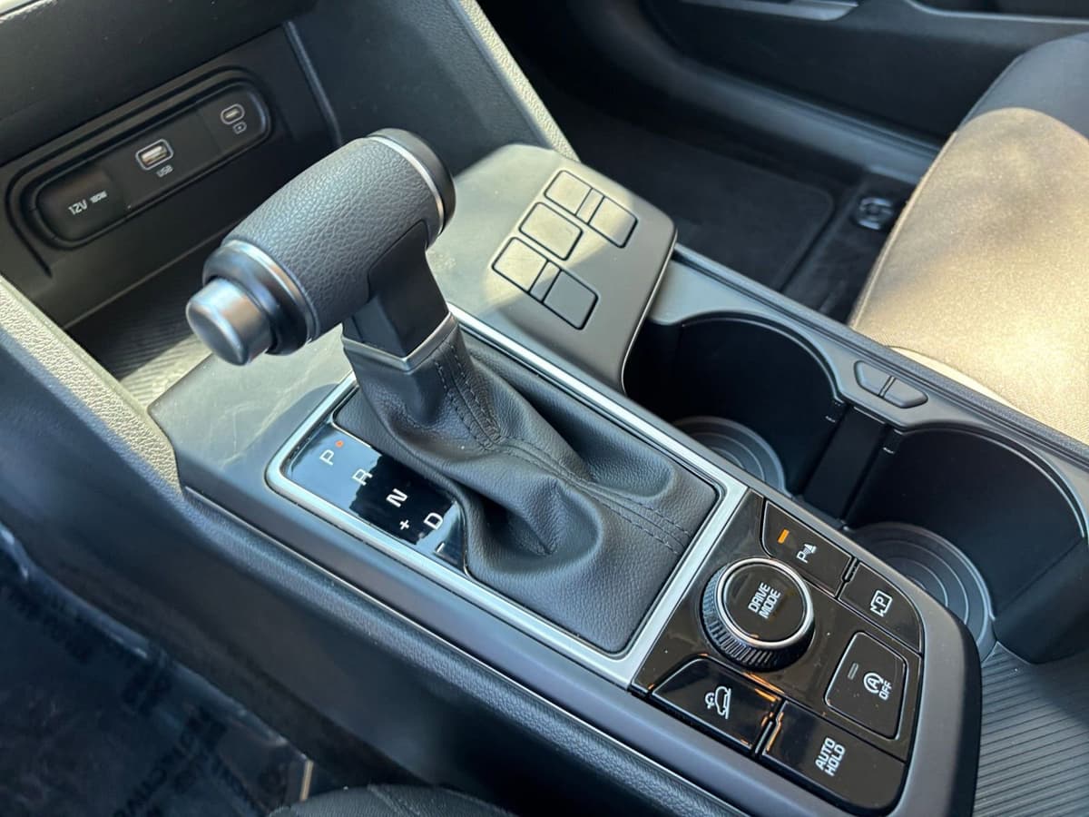 2025 Kia Sportage - Image 36