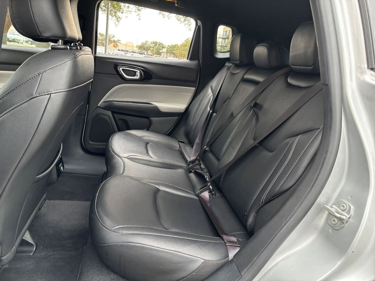 2025 Jeep Compass - Image 21