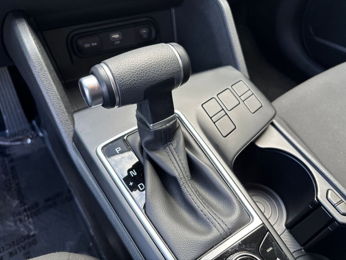 2025 Kia Sportage - Image 36