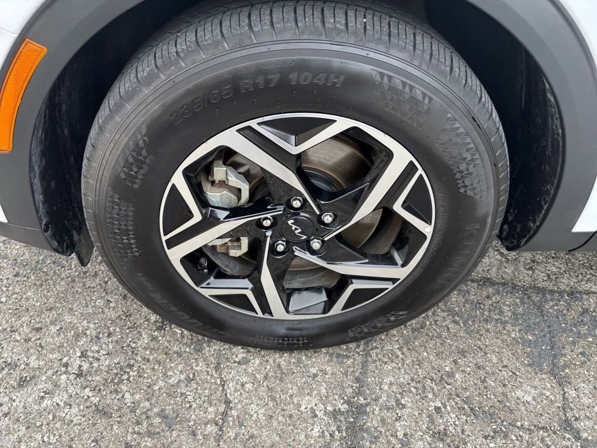 2025 Kia Sportage - Image 25