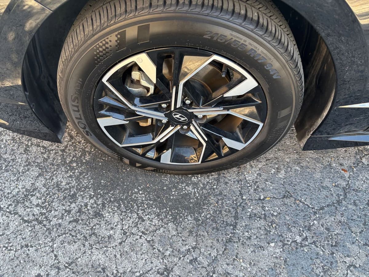 2025 Hyundai Sonata - Image 25