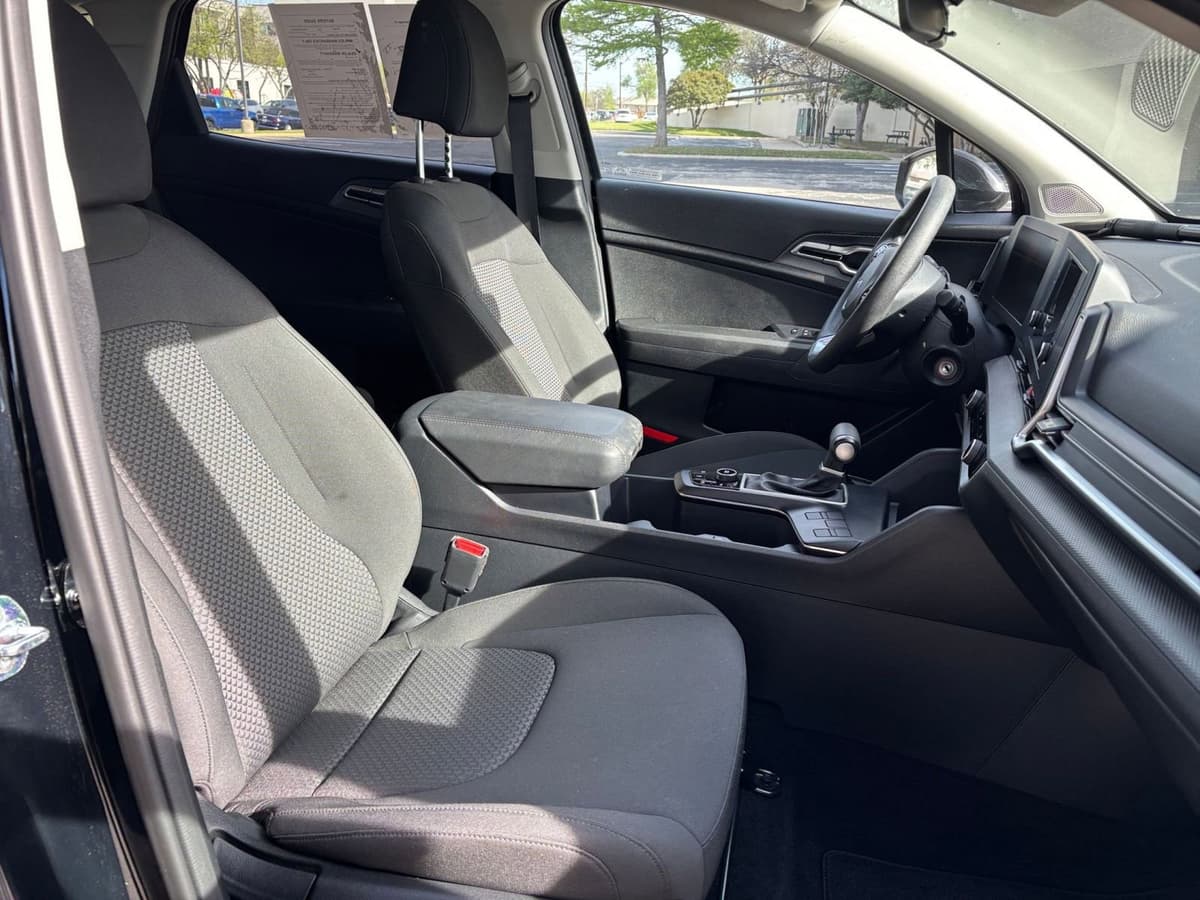 2025 Kia Sportage - Image 31