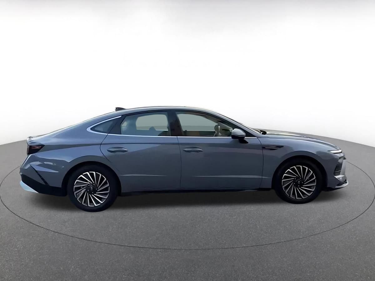 2025 Hyundai Sonata Hybrid - Image 16