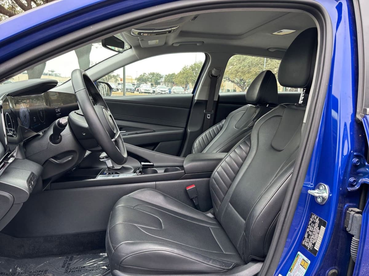 2025 Hyundai Elantra - Image 31