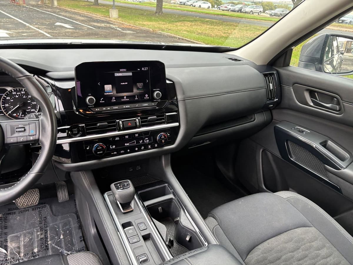 2025 Nissan Pathfinder - Image 30