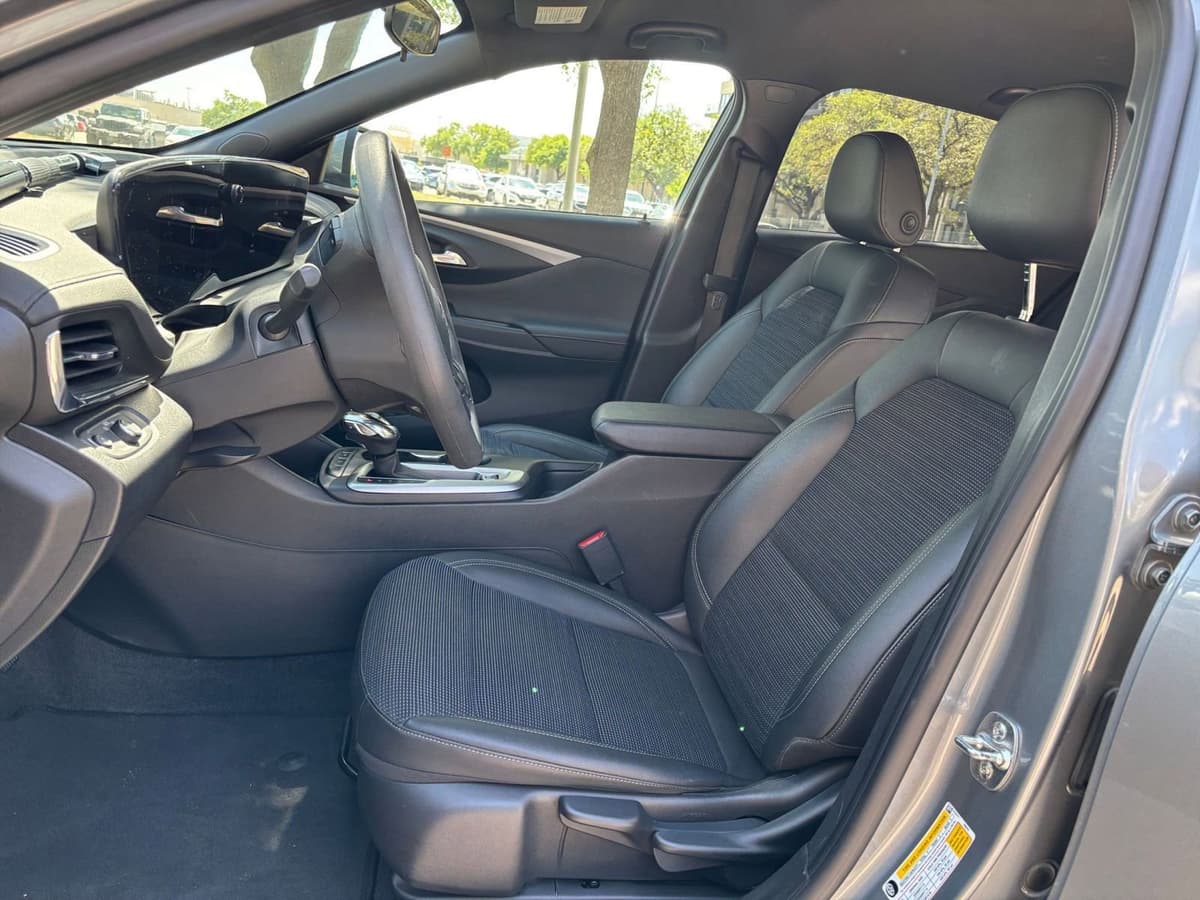 2025 Buick Envista - Image 23