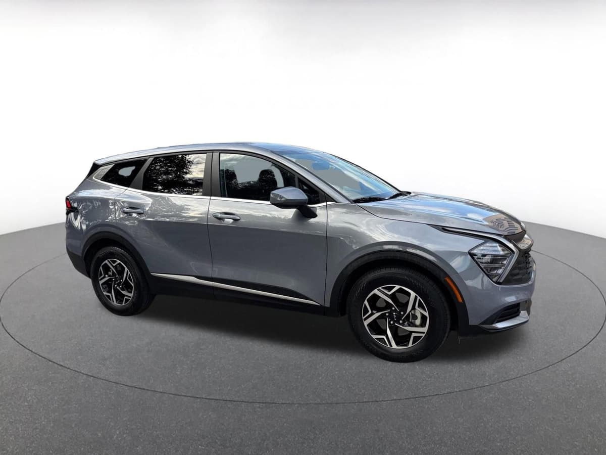 2025 Kia Sportage - Image 1
