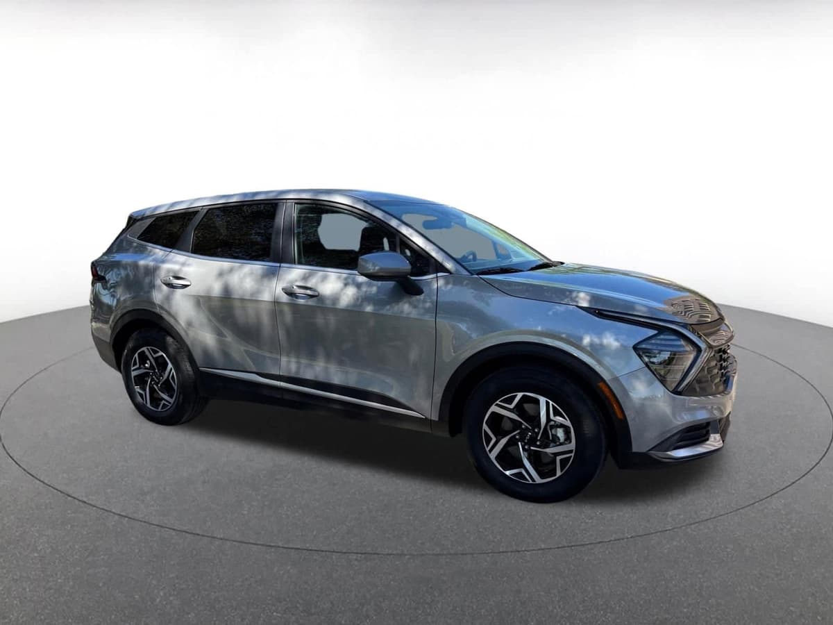 2025 Kia Sportage - Image 1