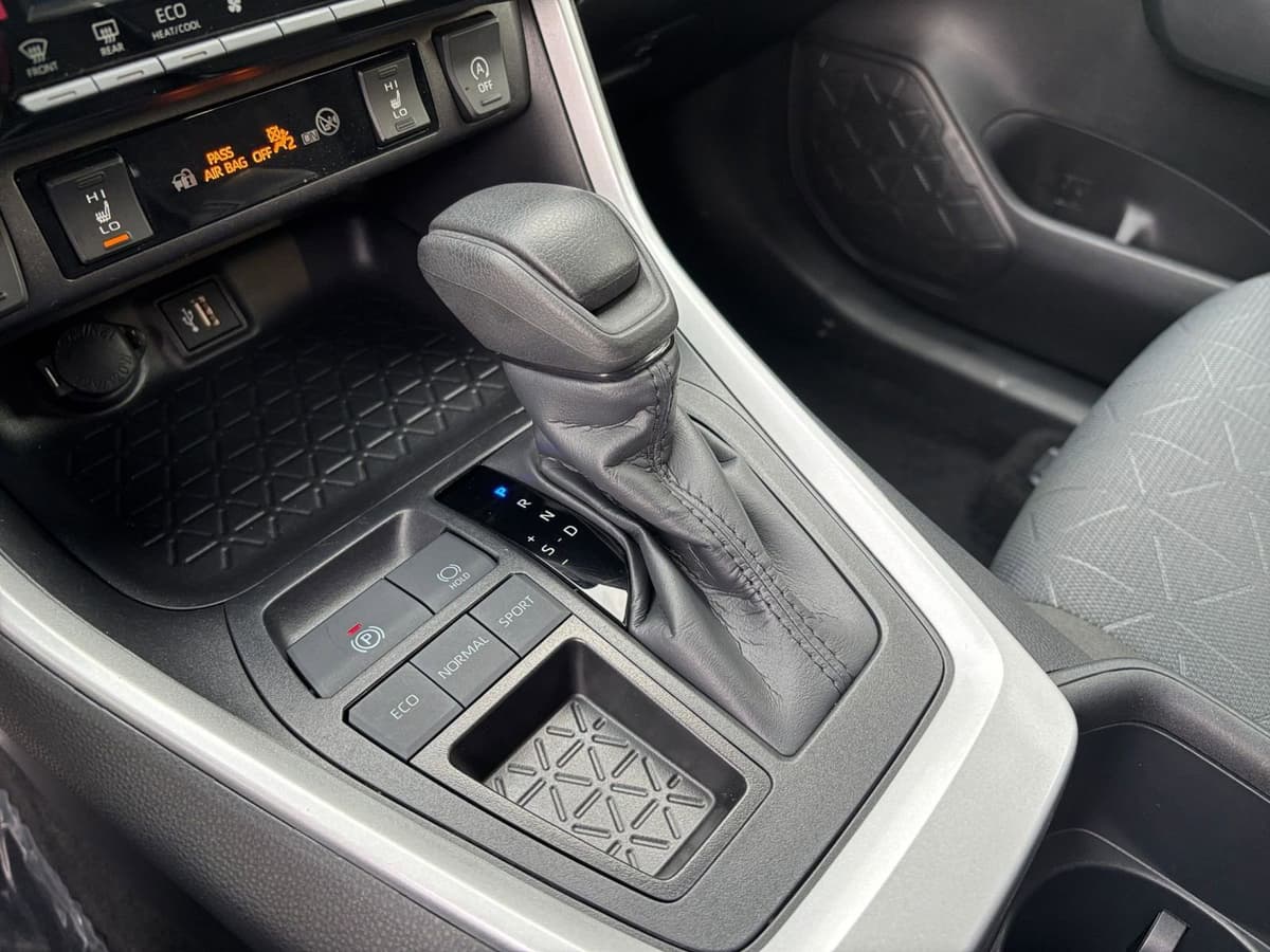 2025 Toyota RAV4 - Image 36