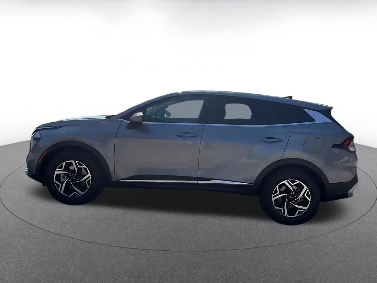 2025 Kia Sportage - Image 8