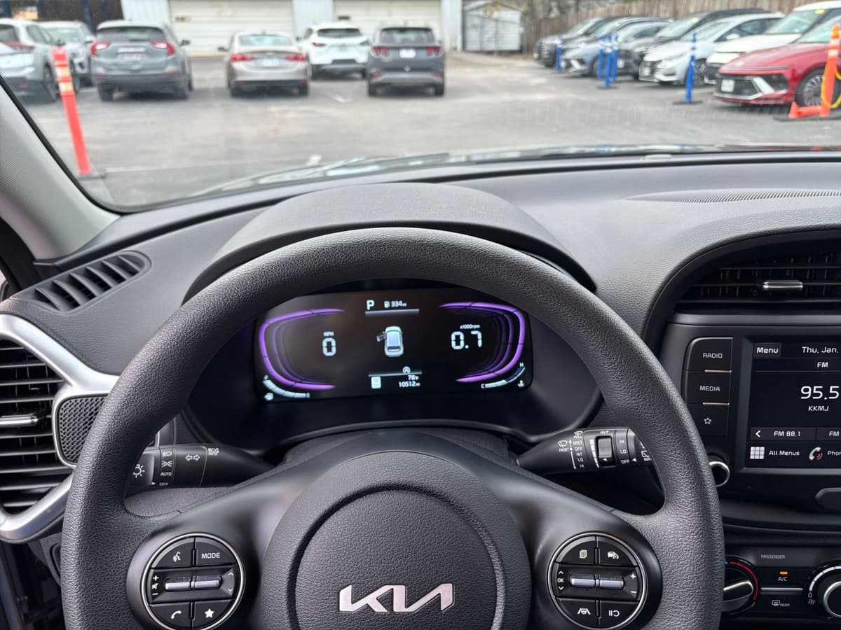 2025 Kia Soul - Image 28