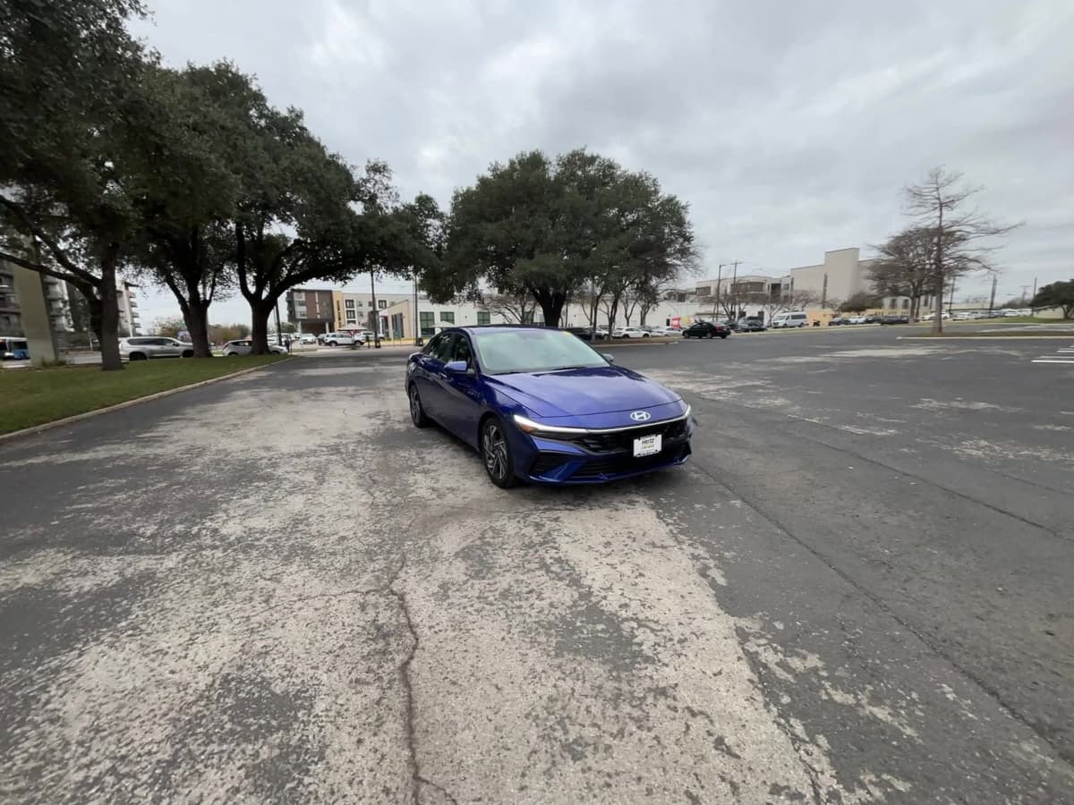 2025 Hyundai Elantra - Image 16