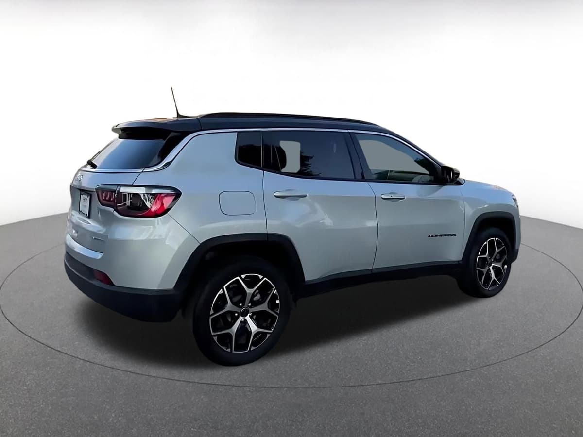 2025 Jeep Compass - Image 15