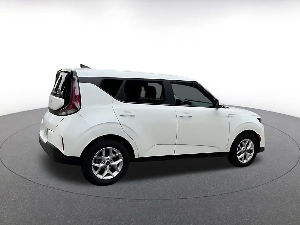 2025 Kia Soul - Image 13