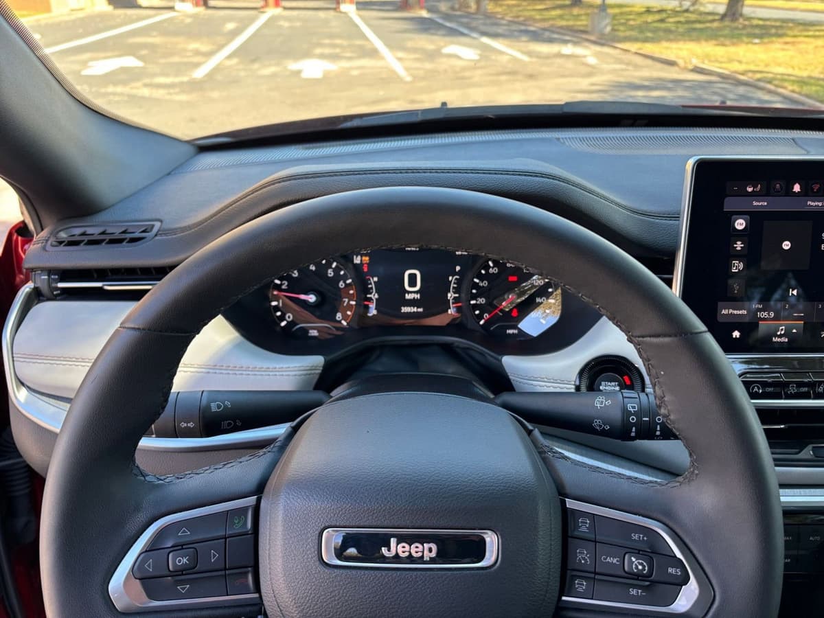 2025 Jeep Compass - Image 35