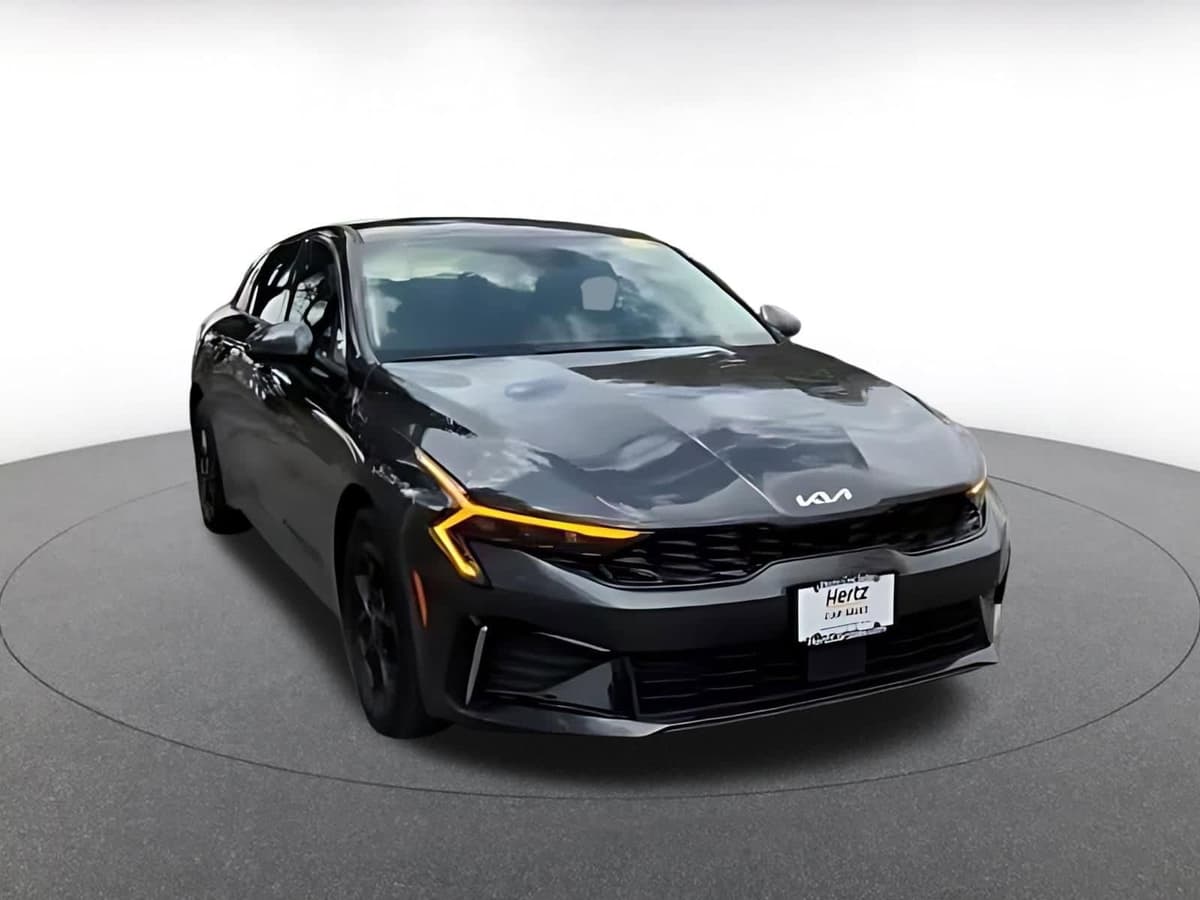 2025 Kia K5 - Image 16