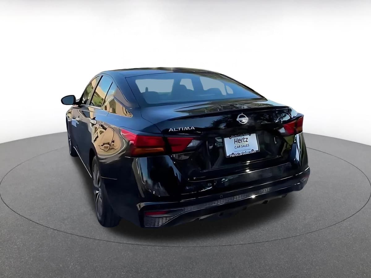 2025 Nissan Altima - Image 11