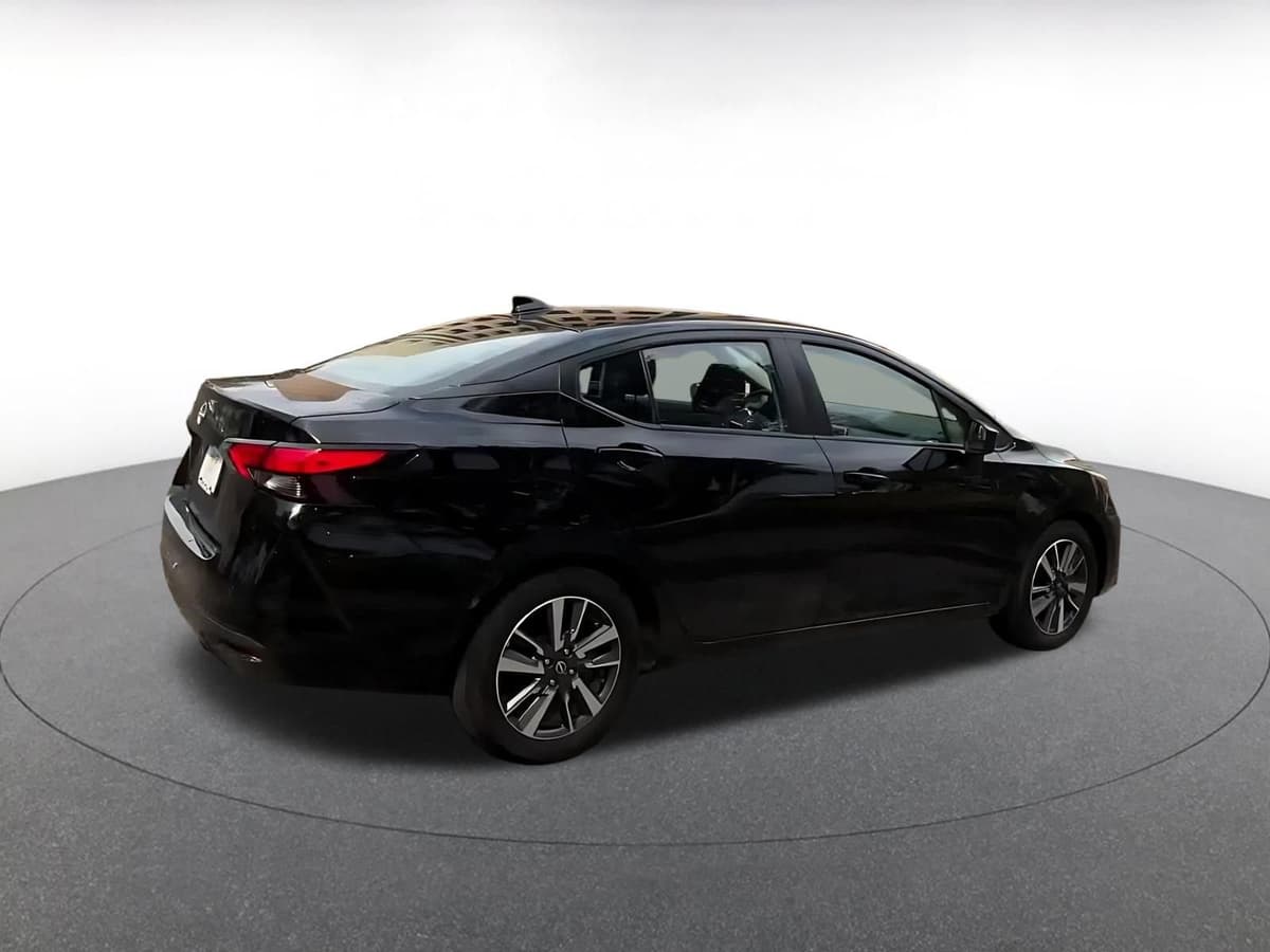 2025 Nissan Versa - Image 15