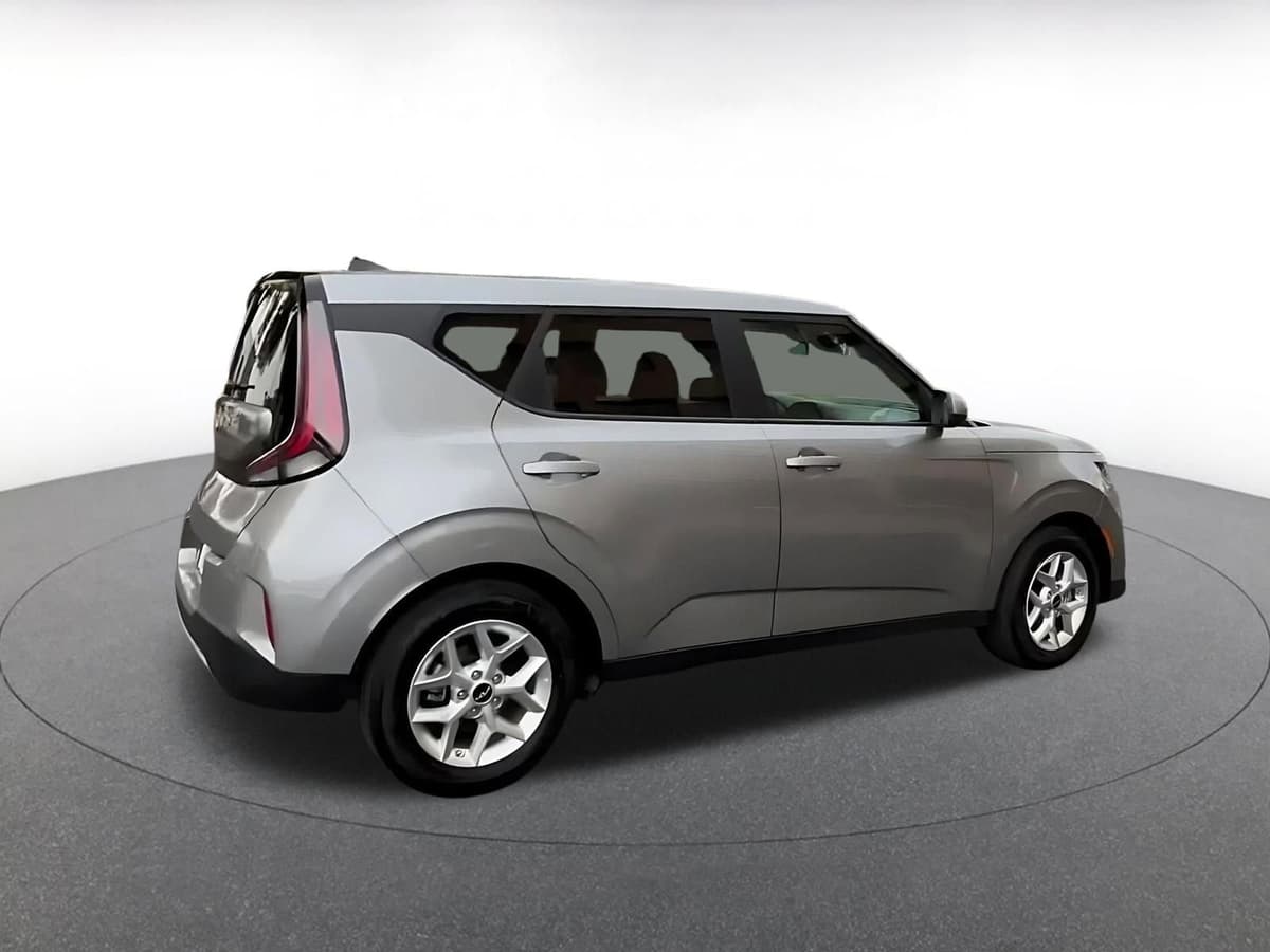 2025 Kia Soul - Image 15