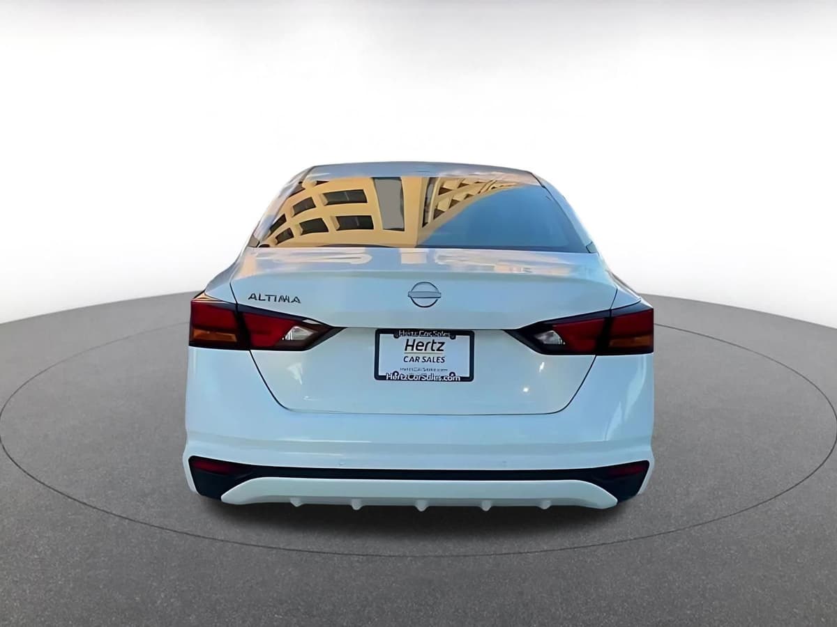 2025 Nissan Altima - Image 12