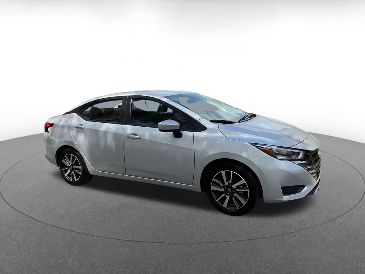 2025 Nissan Versa - Image 2