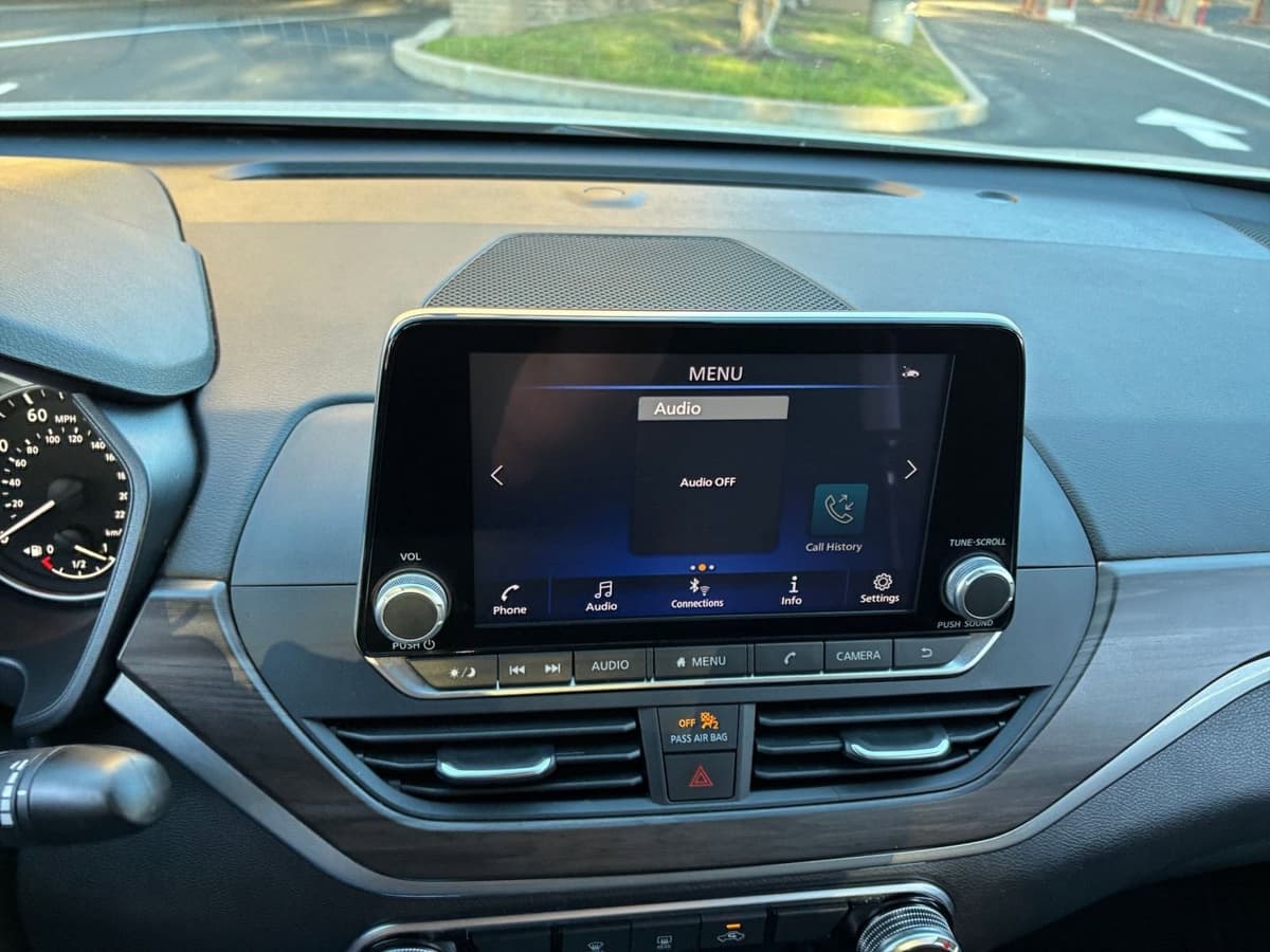 2025 Nissan Altima - Image 17