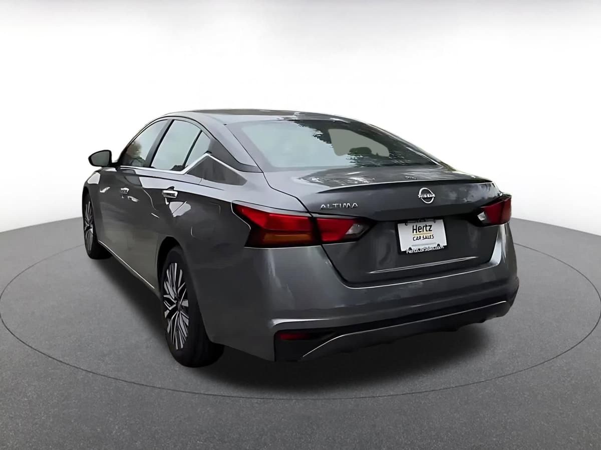2025 Nissan Altima - Image 11