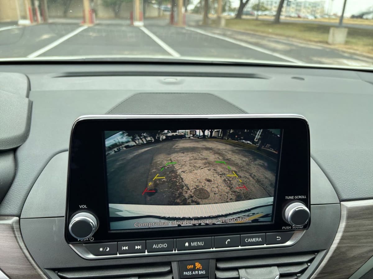 2025 Nissan Altima - Image 17