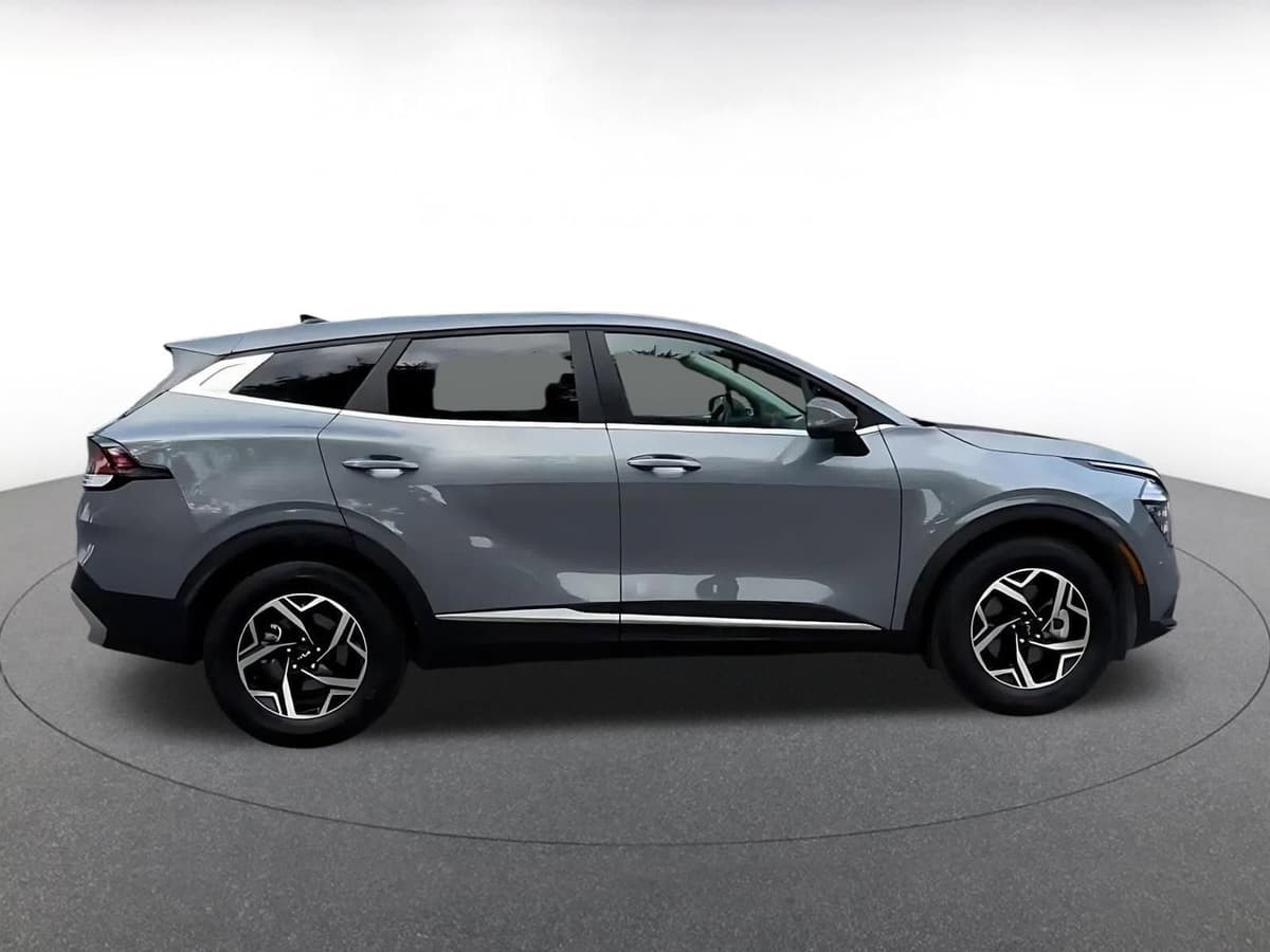 2025 Kia Sportage - Image 16