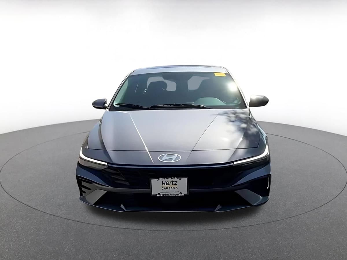 2025 Hyundai Elantra - Image 5