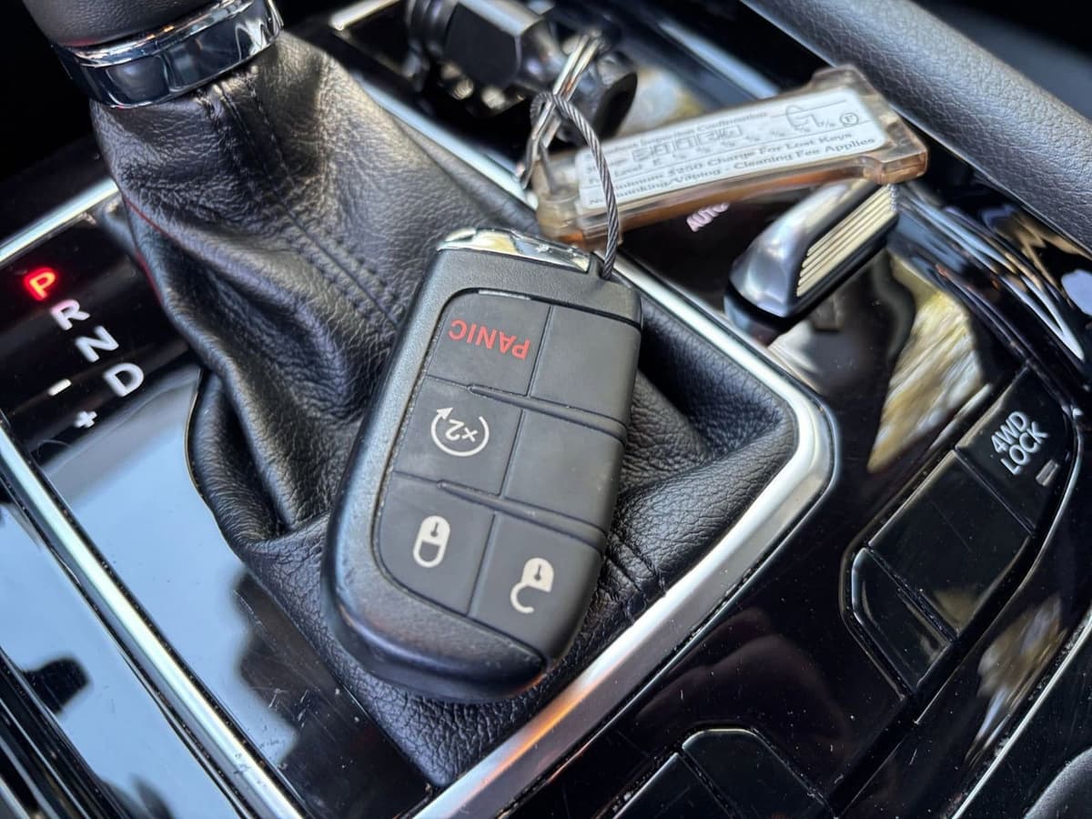 2025 Jeep Compass - Image 18