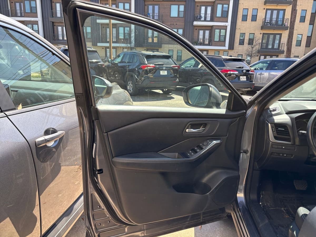 2025 Nissan Rogue - Image 18