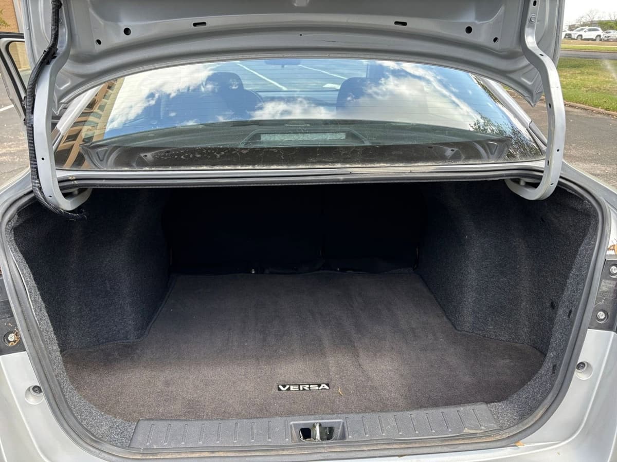 2025 Nissan Versa - Image 26
