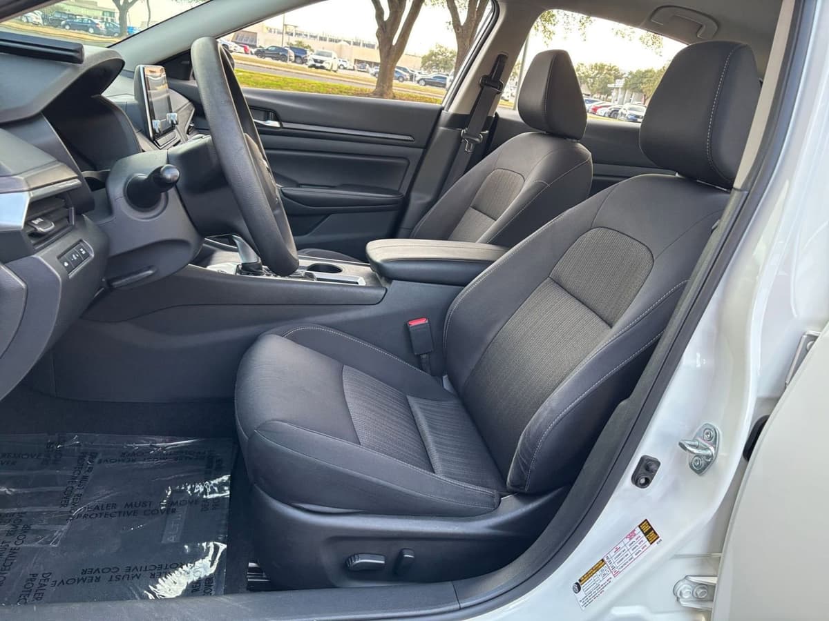 2025 Nissan Altima - Image 22