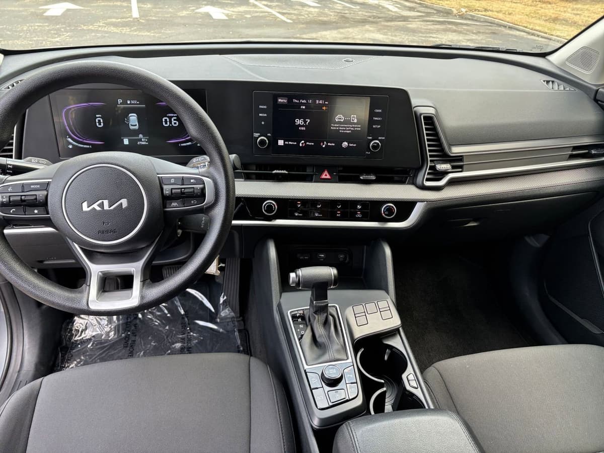 2025 Kia Sportage - Image 28
