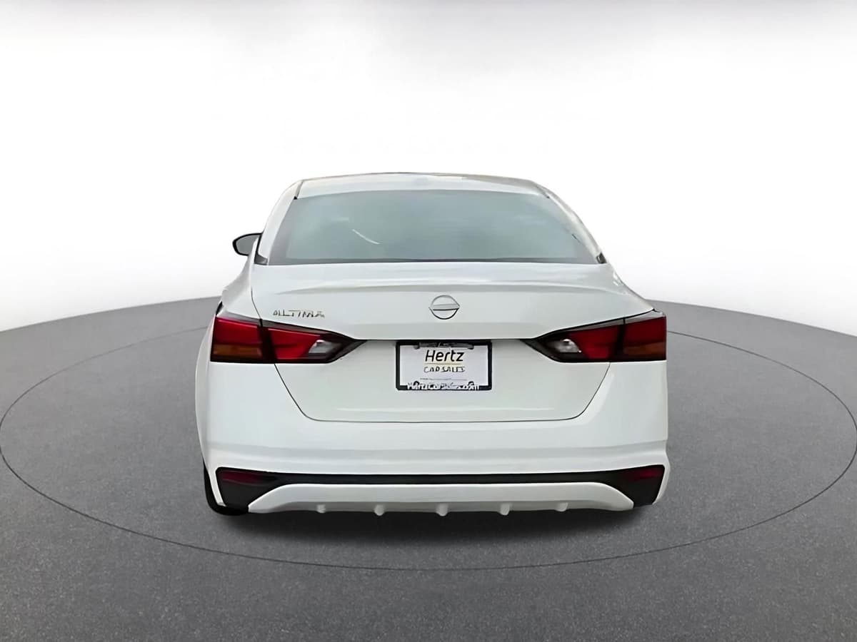 2025 Nissan Altima - Image 12